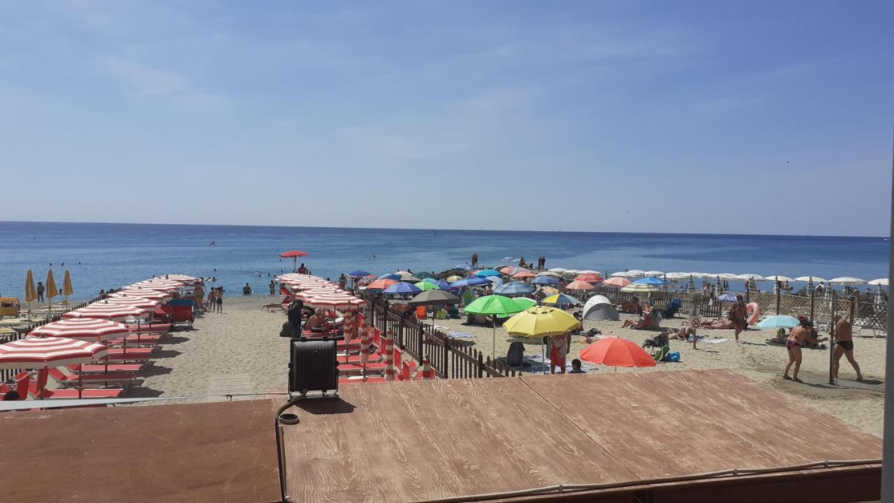 La Casa Di Pepe Apartman Pietra Ligure Kültér fotó